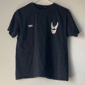 Vans black venom shirt. Venom glows in the dark. Size small/medium.